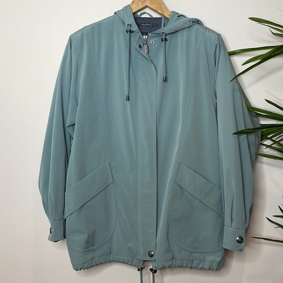 Bromley Collection || Petite Small Hooded Jacket - Picture 11 of 11